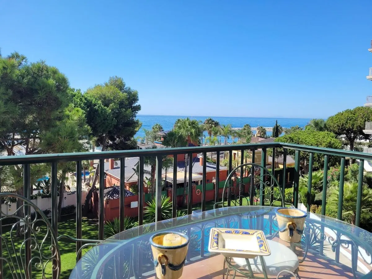 Beachfront Family Apartment In Puerto Banus Marbella