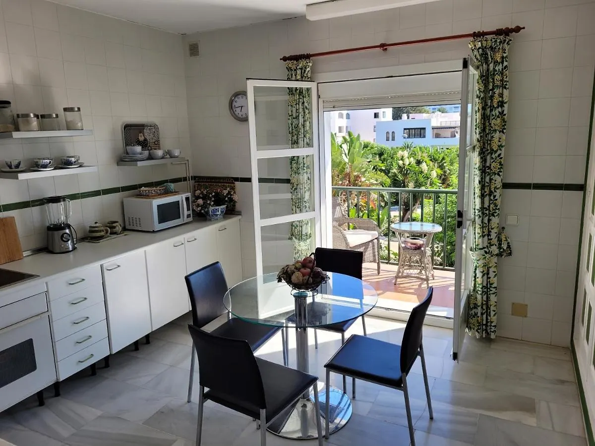 Beachfront Family Apartment In Puerto Banus Marbella Španělsko